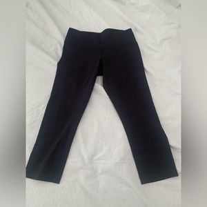 Lululemon size 6 crop leggings